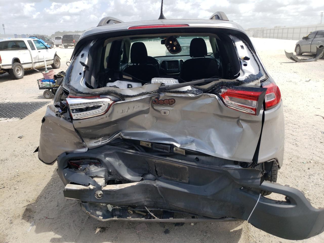 1C4PJMCB4HW509338 2017 Jeep Cherokee Latitude