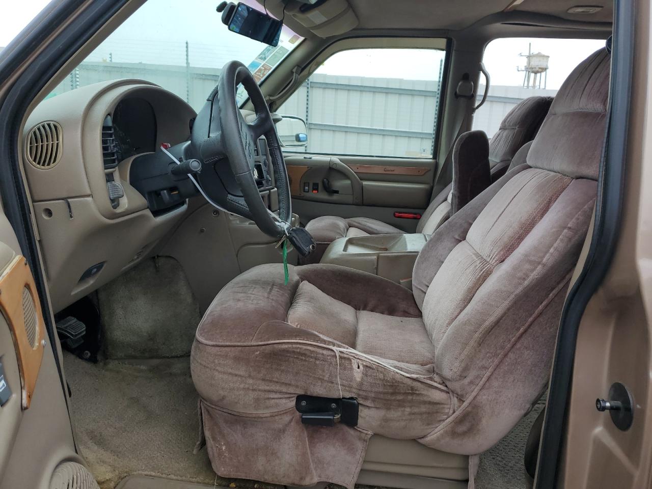 1GBEL19WXWB145655 1998 Chevrolet Astro