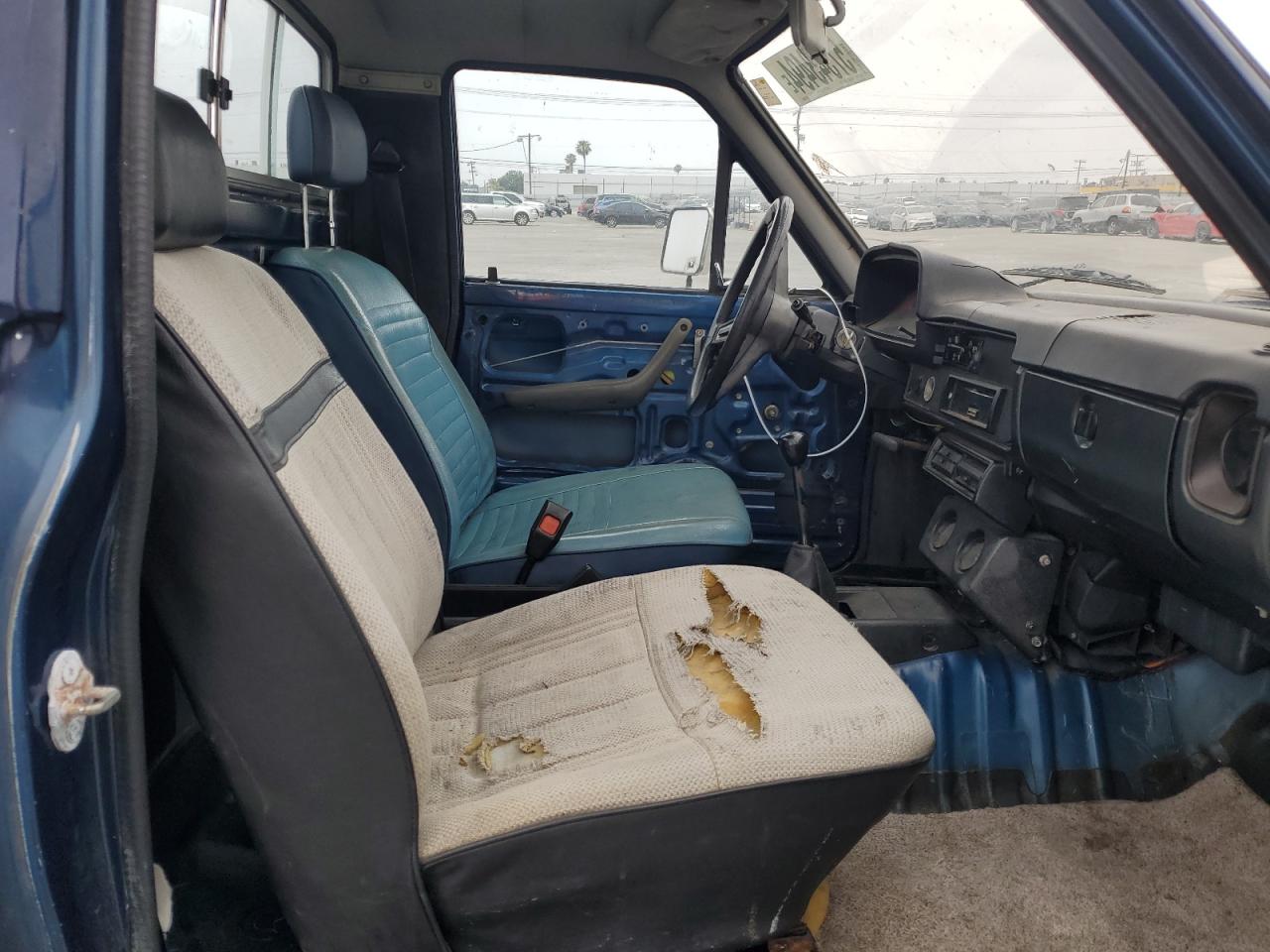 JT4RN44S9C0085985 1982 Toyota Pickup 1/2 Ton Rn44