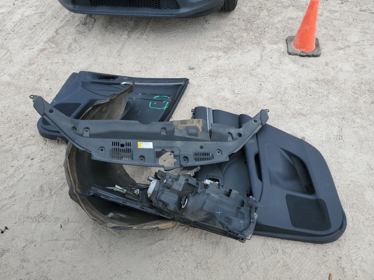 5TDKZRFH7KS355859 2019 Toyota Highlander Se