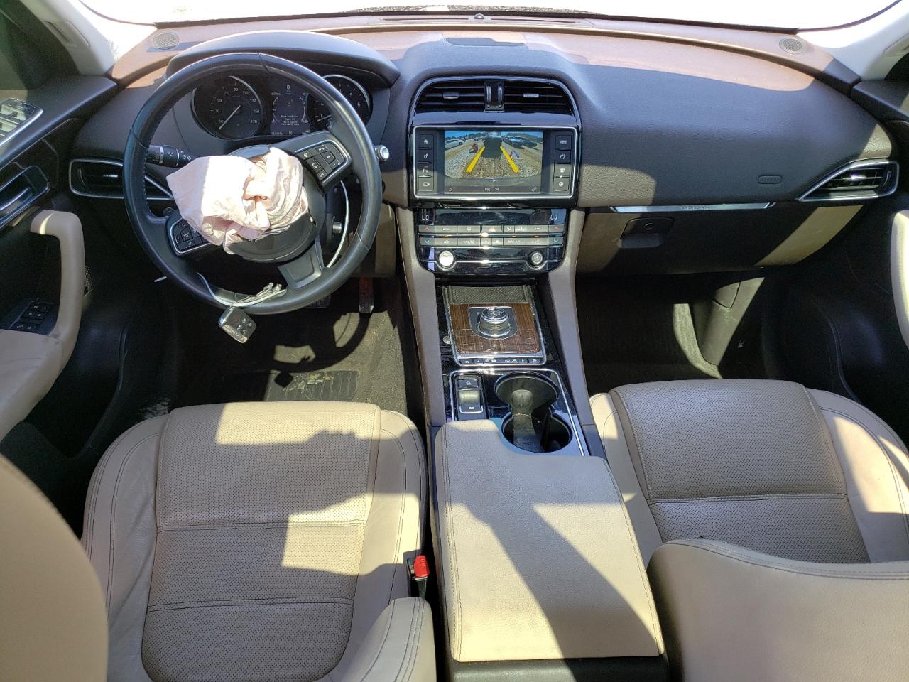 SADCK2BV8HA891676 2017 Jaguar F-Pace Prestige