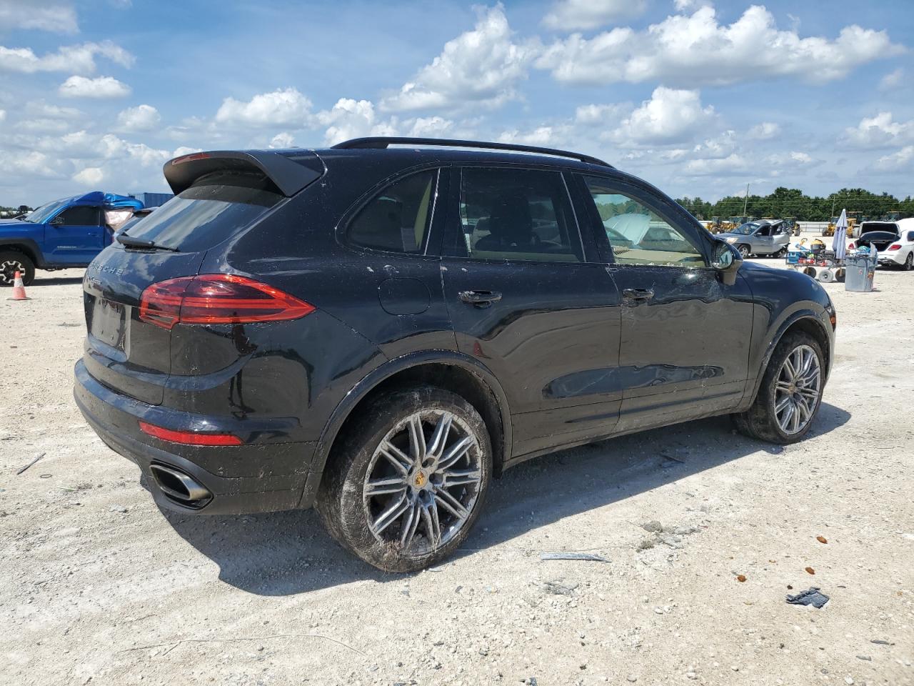 WP1AA2A27HKA82269 2017 Porsche Cayenne