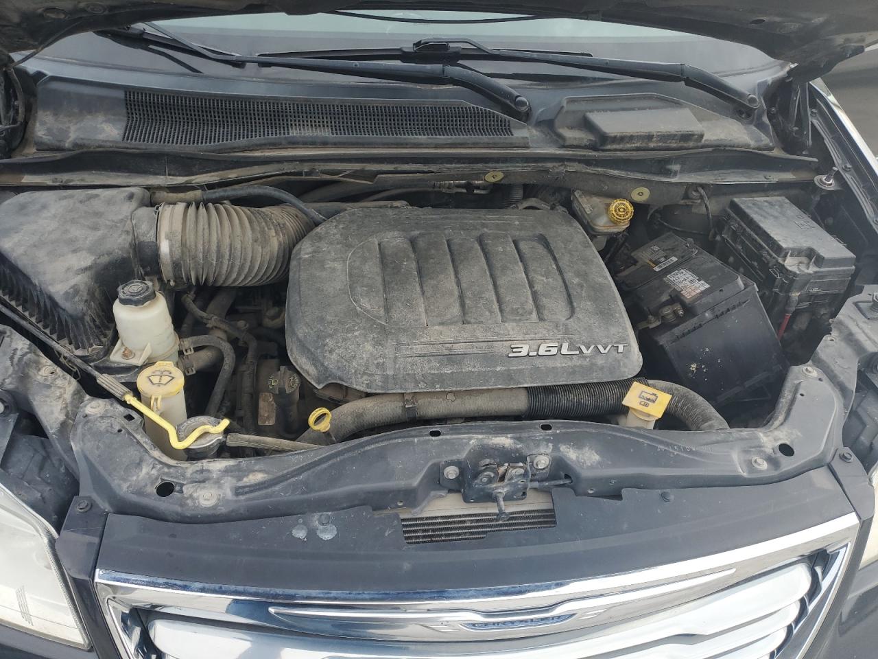 2A4RR8DG8BR634582 2011 Chrysler Town & Country Touring L