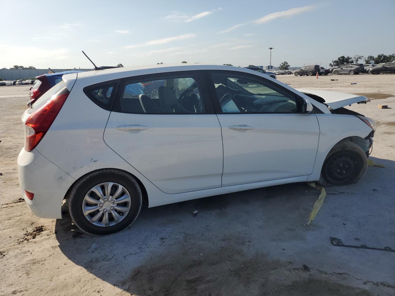 KMHCT5AE5HU320541 2017 Hyundai Accent Se