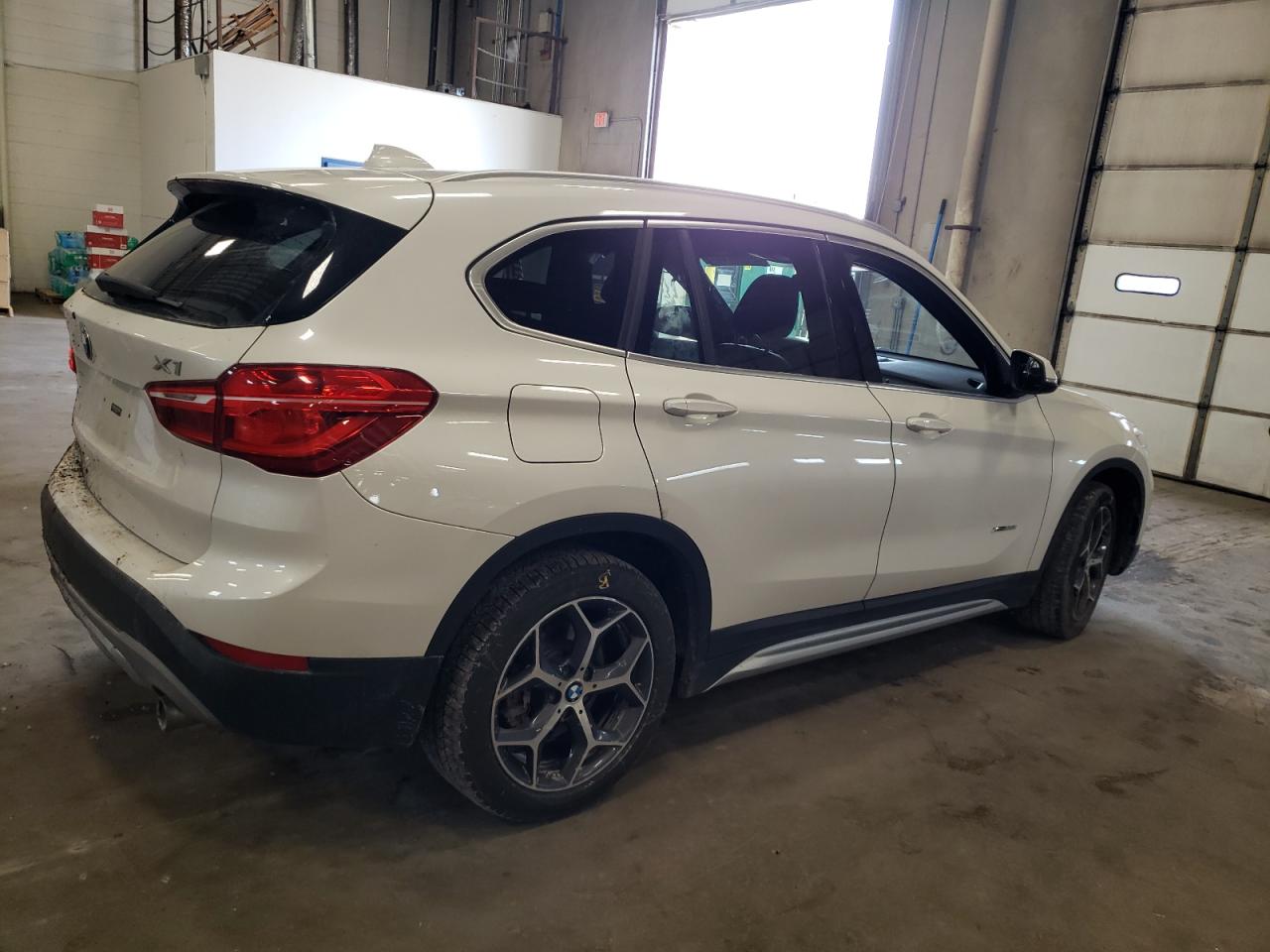 2017 BMW X1 xDrive28I vin: WBXHT3C31H5F70871