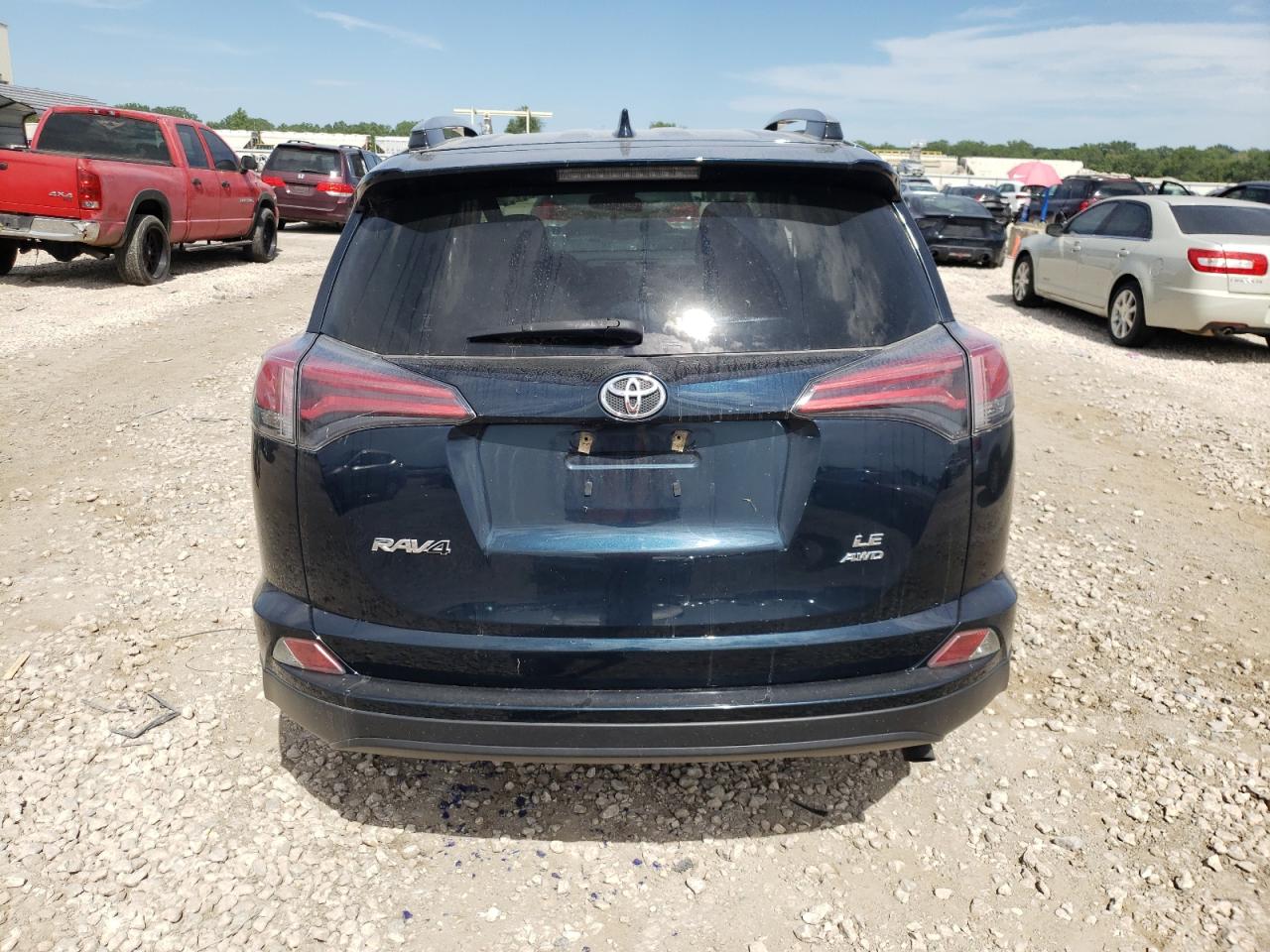 JTMBFREV5HJ709786 2017 Toyota Rav4 Le