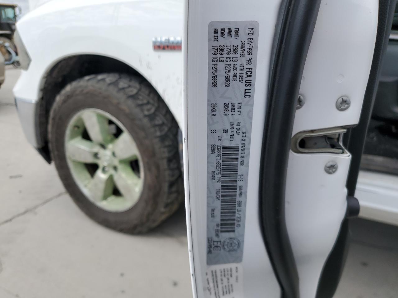 1C6RR7GT1HS525775 2017 Ram 1500 Slt