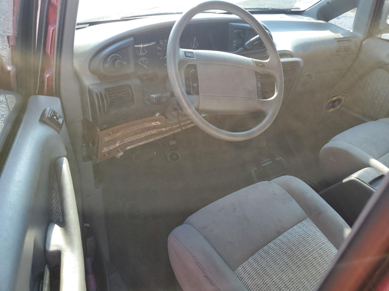 1FMDA31X1VZB69972 1997 Ford Aerostar