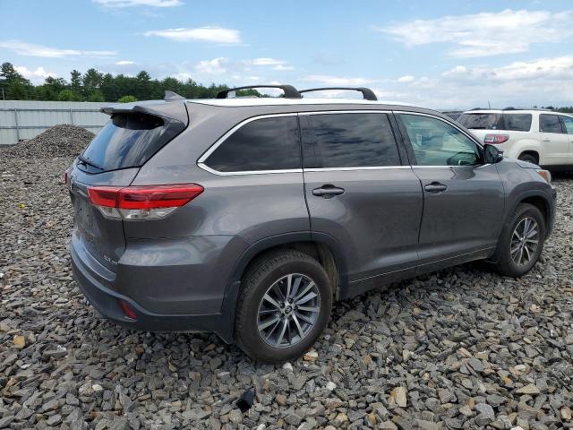 VIN 5TDJZRFH5HS466852 2017 Toyota Highlander, SE no.3