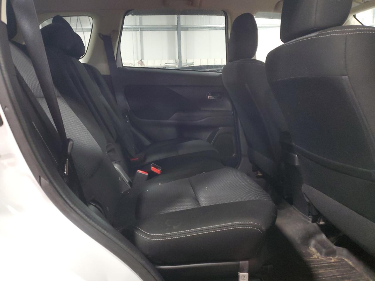 JA4AZ3A34GZ033264 2016 Mitsubishi Outlander Se