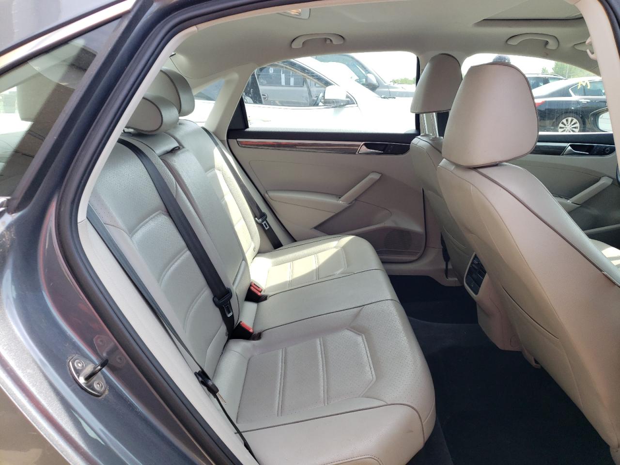 1VWBT7A31HC002638 2017 Volkswagen Passat Se