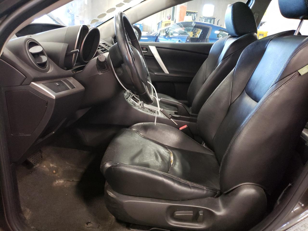 JM1BL1W57B1402930 2011 Mazda 3 S