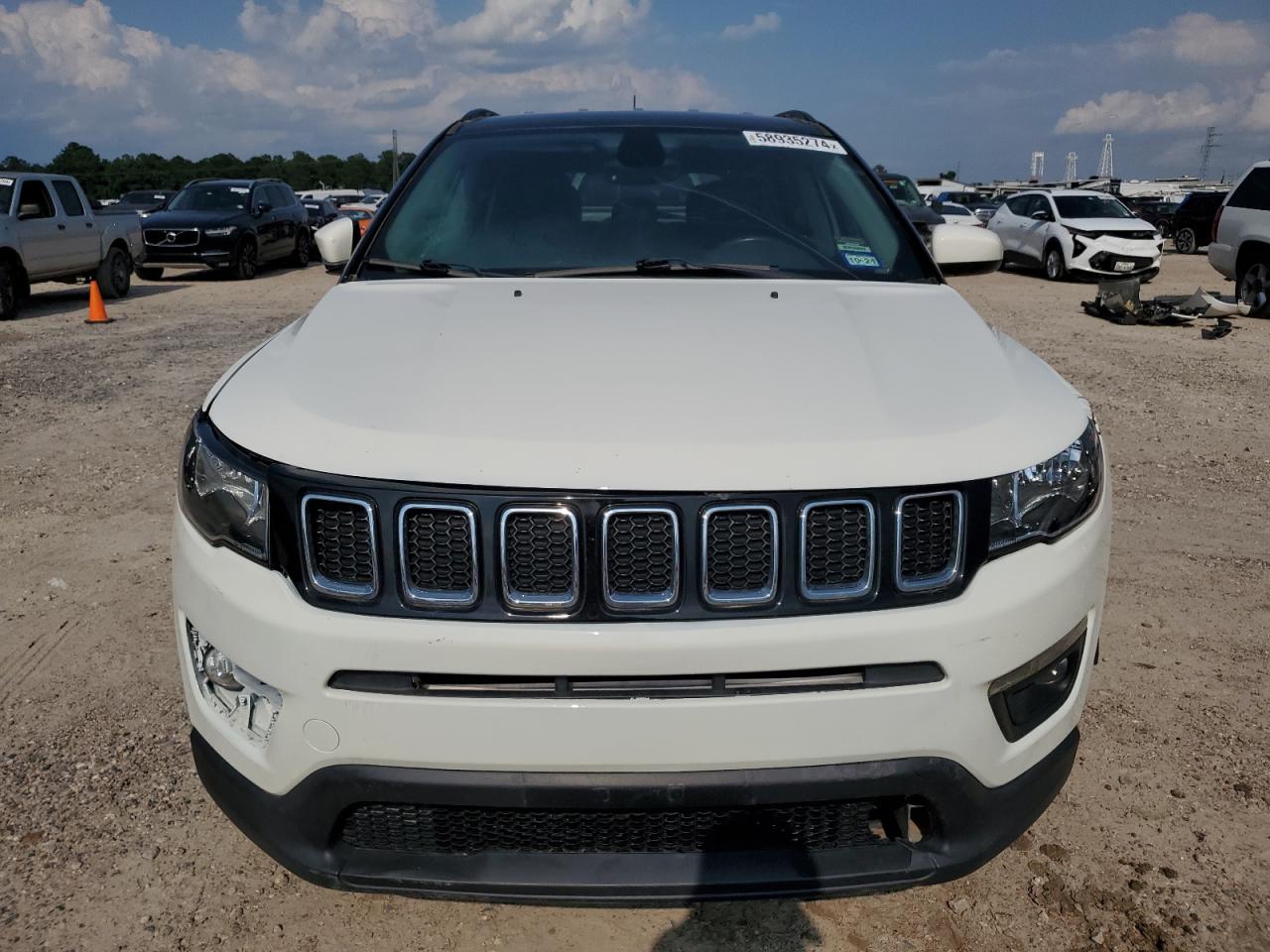 2018 Jeep Compass Latitude vin: 3C4NJCBB2JT137223