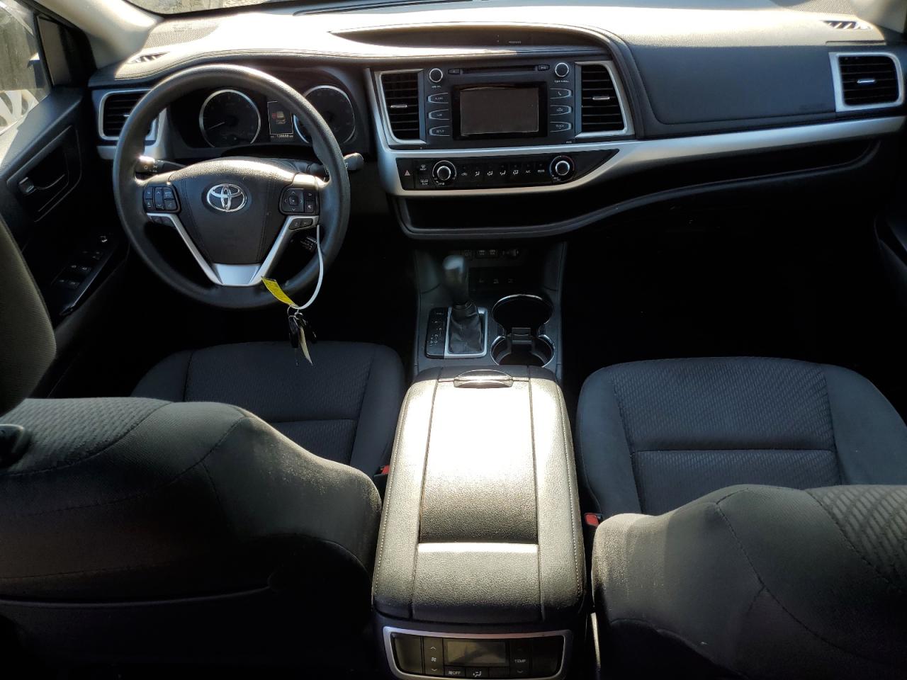 5TDBZRFH3HS427990 2017 Toyota Highlander Le