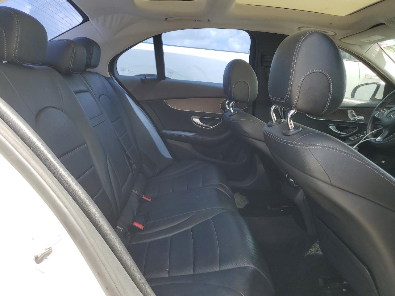 55SWF4JB7HU215810 2017 Mercedes-Benz C 300