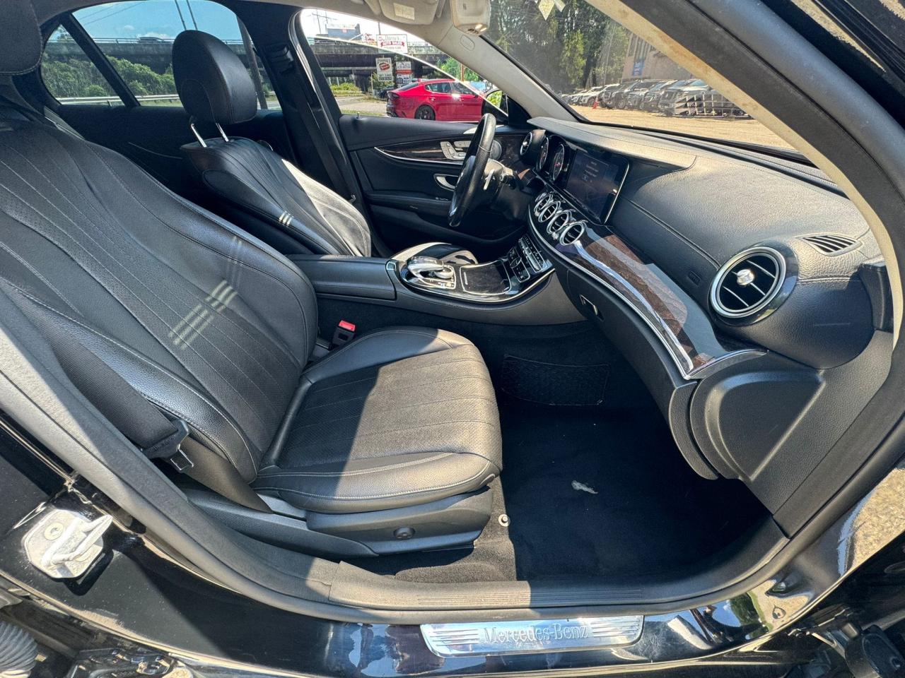 2018 Mercedes-Benz E 300 4Matic vin: WDDZF4KB5JA338118