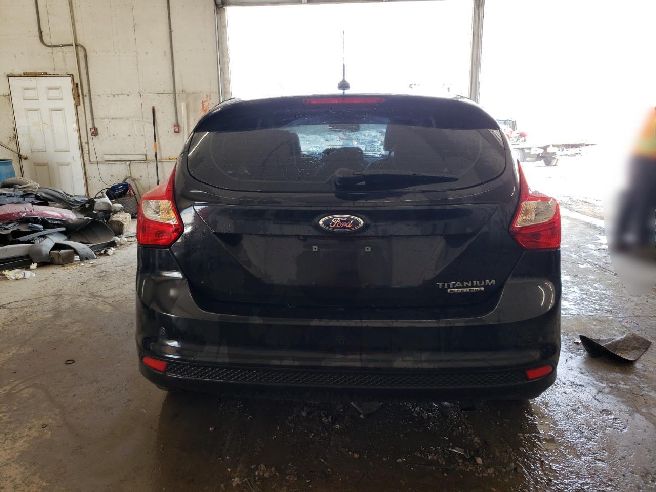 1FAHP3N27CL370168 2012 Ford Focus Titanium