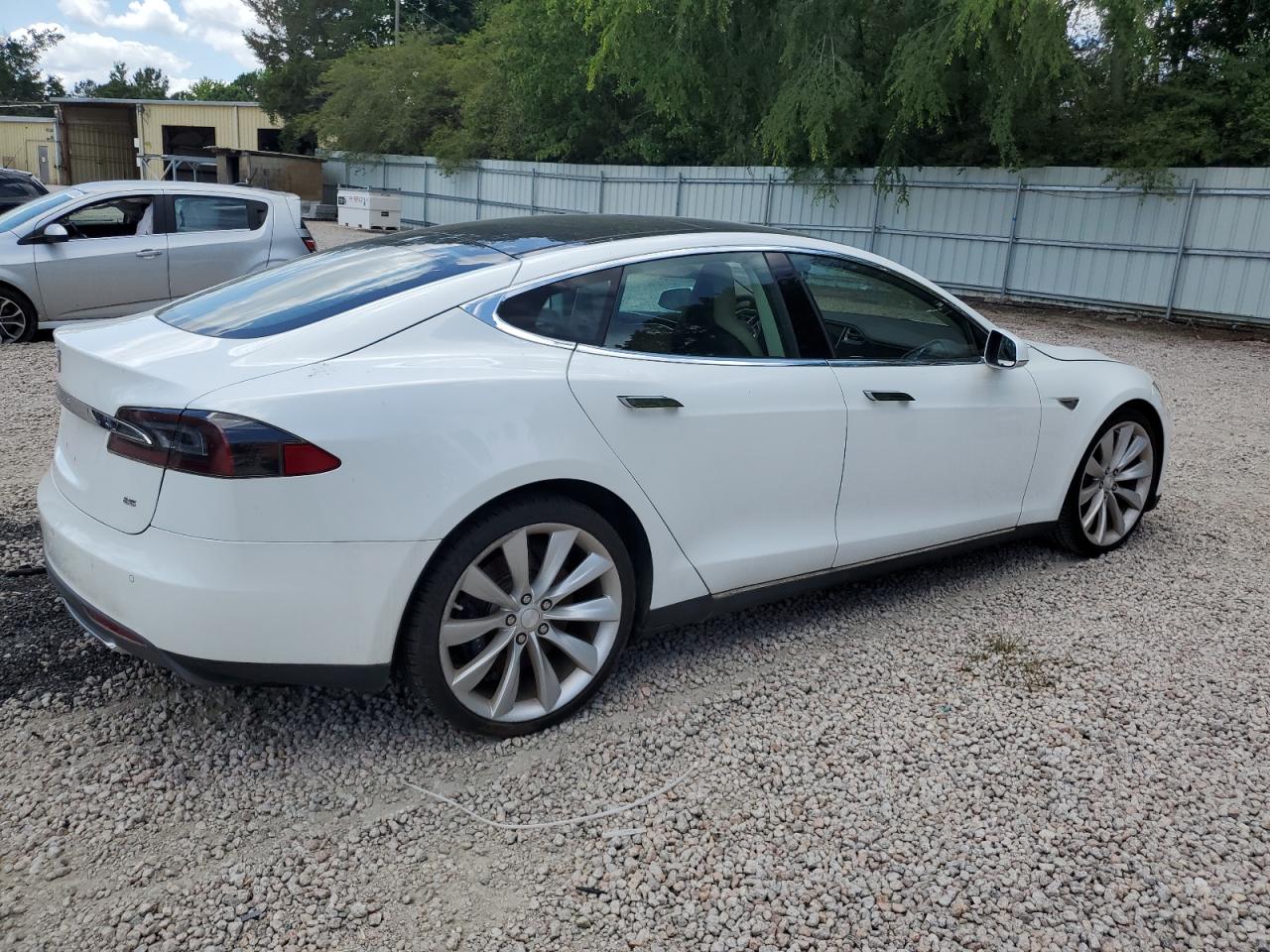 2013 Tesla Model S vin: 5YJSA1DN2DFP21168