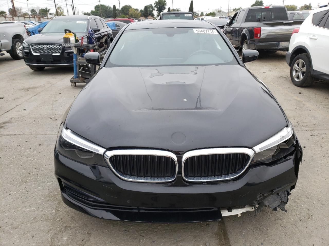 2018 BMW 530 Xi vin: WBAJA7C59JWA72508