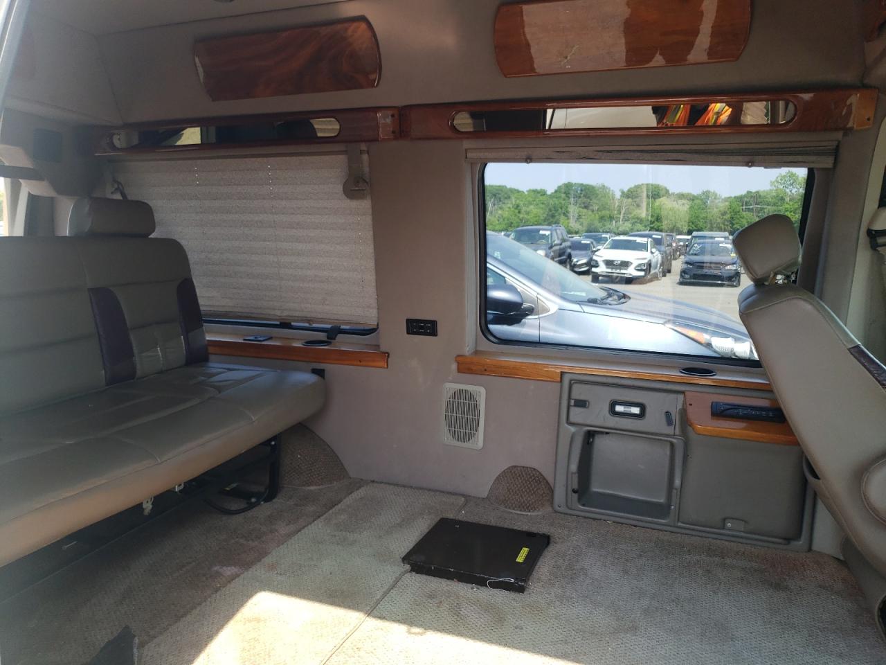 1FDRE14L44HA21827 2004 Ford Econoline E150 Van