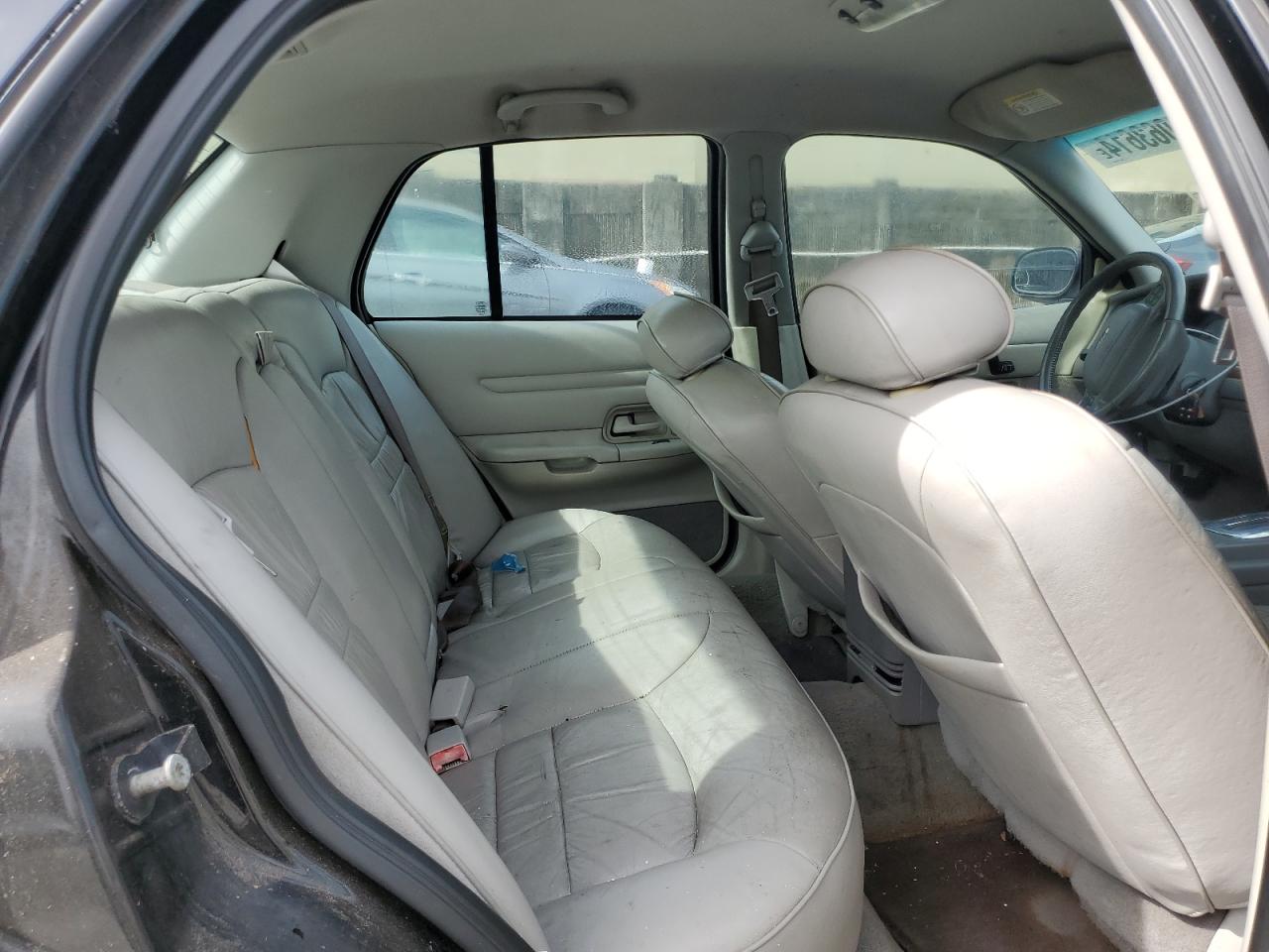 2FAFP74W22X100110 2002 Ford Crown Victoria Lx