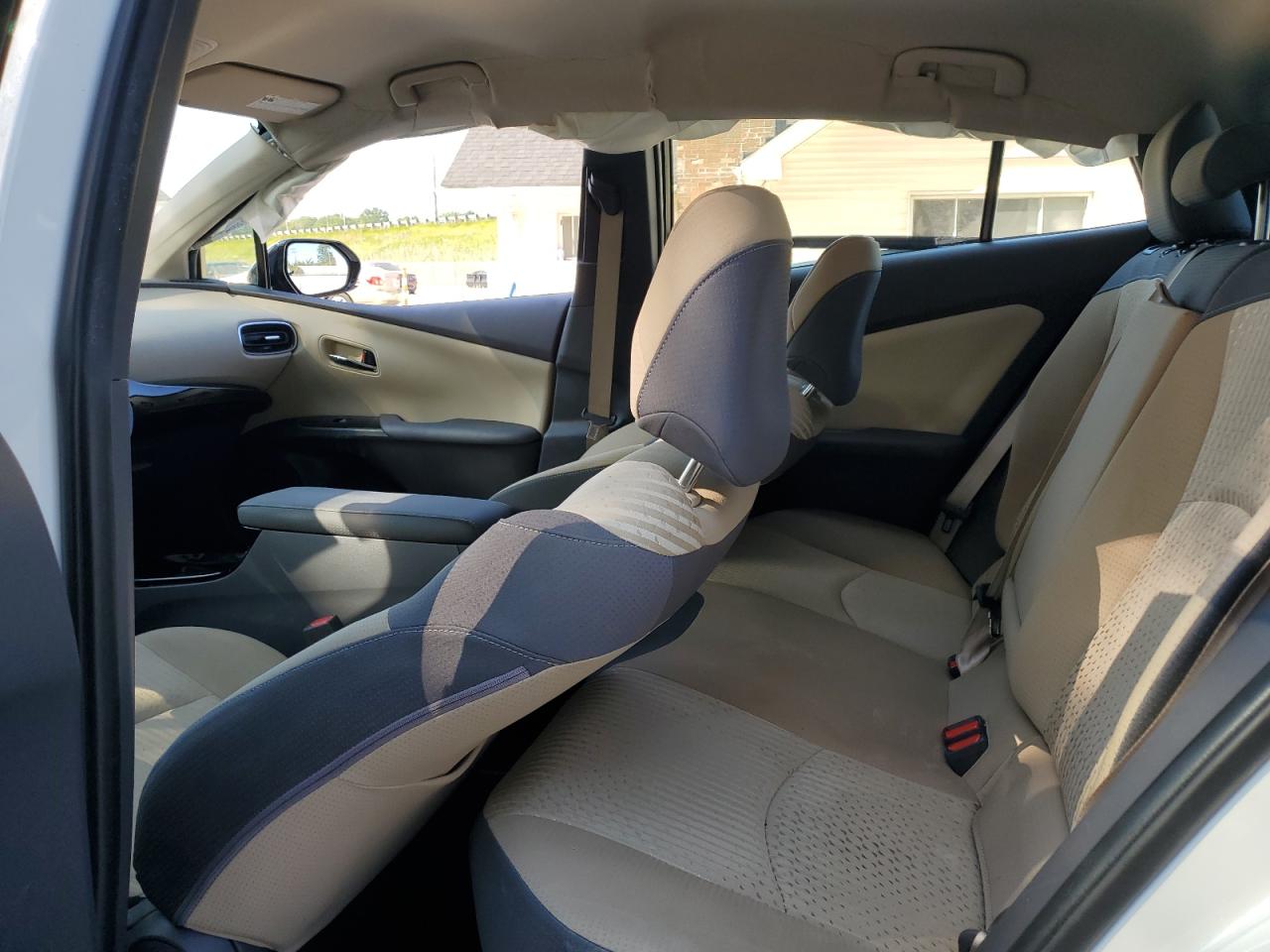 JTDKARFU5J3062319 2018 Toyota Prius