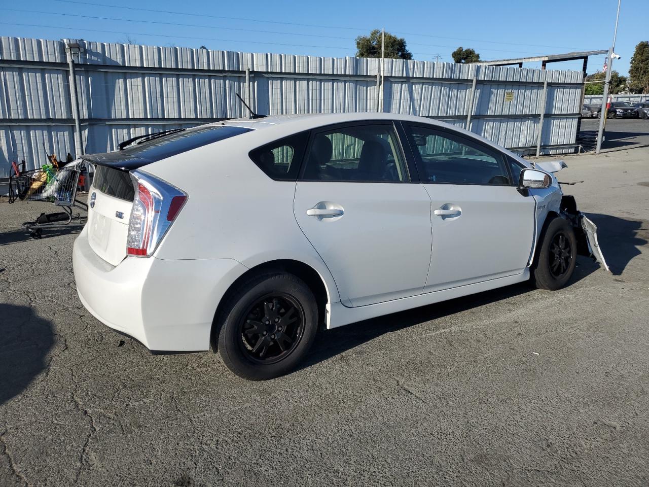 JTDKN3DU7F0400025 2015 Toyota Prius