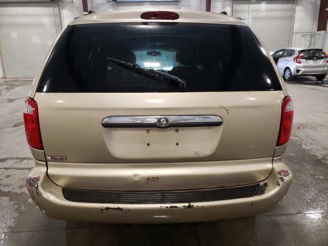 2C4GP54L04R589445 2004 Chrysler Town & Country Touring