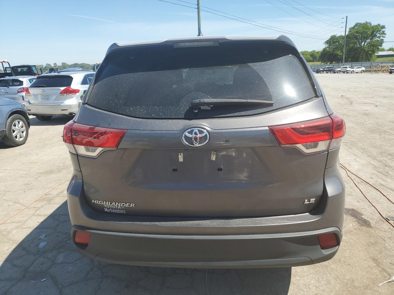 5TDZZRFH5KS327220 2019 Toyota Highlander Le