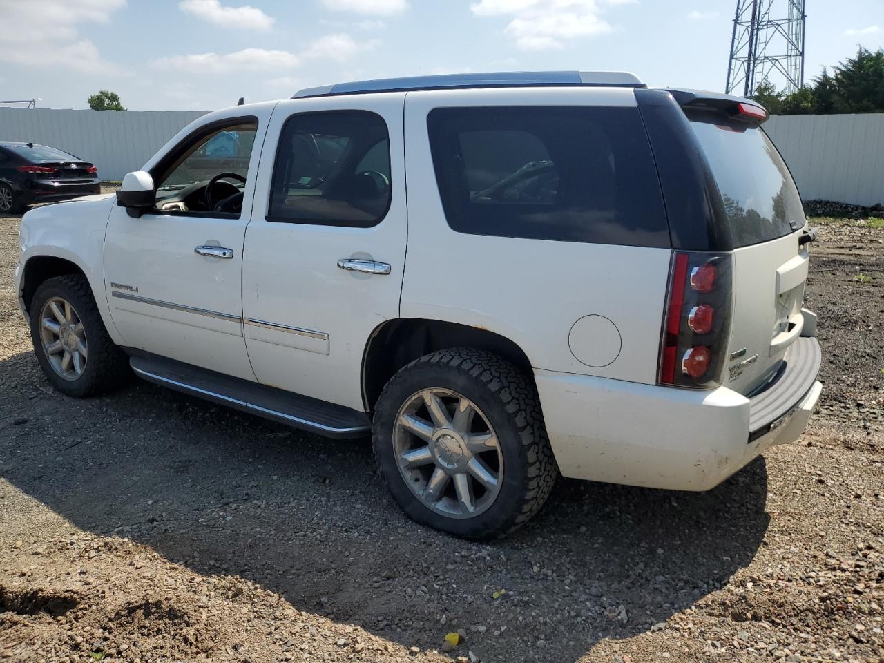 1GKS2EEF1BR199253 2011 GMC Yukon Denali