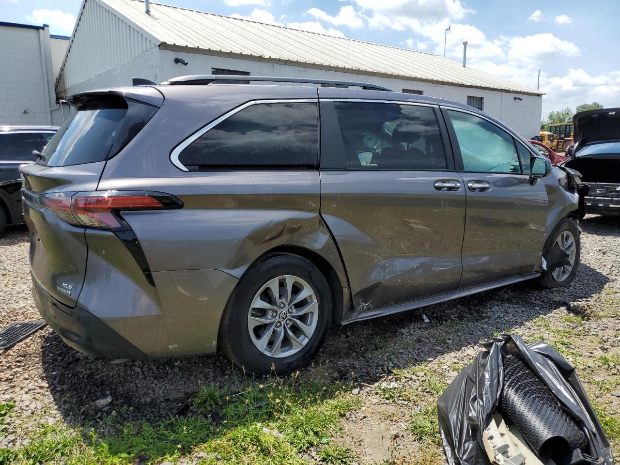 2022 Toyota Sienna Xle vin: 5TDYSKFC4NS047613