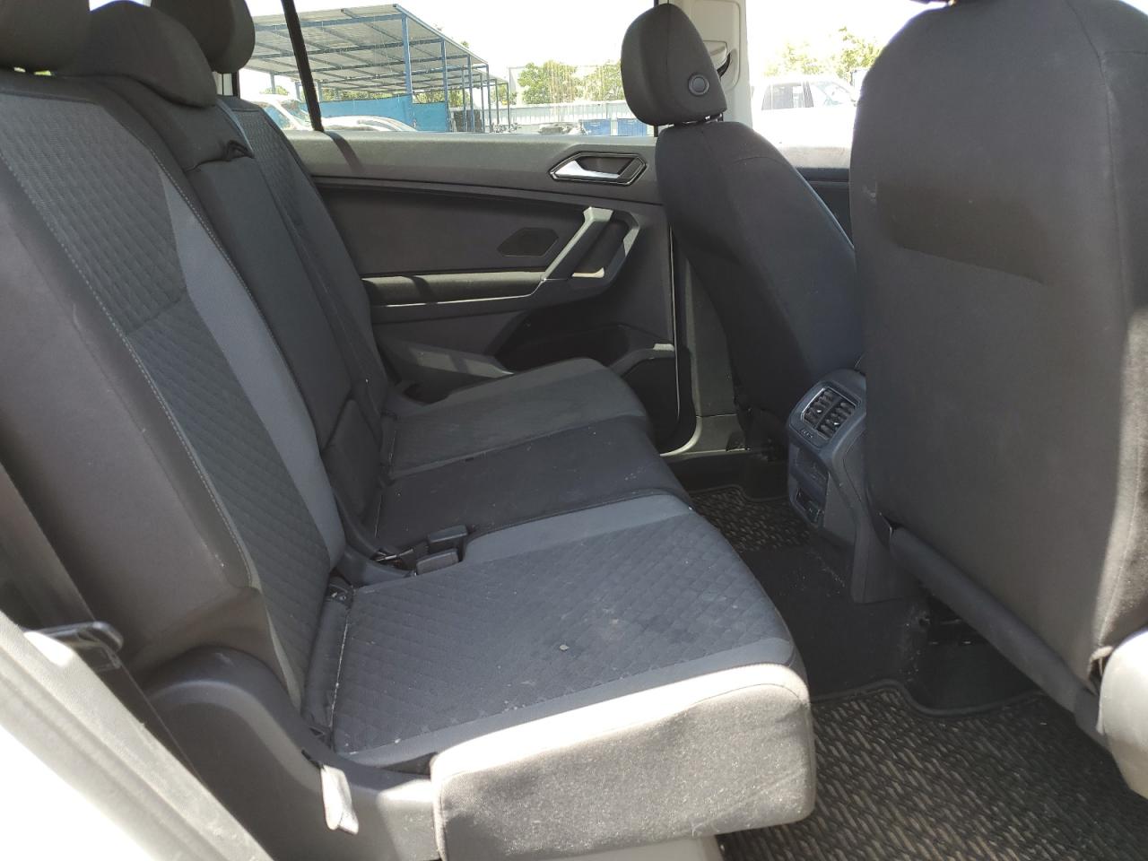 3VV1B7AX6JM107573 2018 Volkswagen Tiguan S