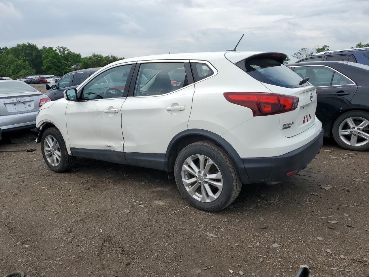 JN1BJ1CR0HW138011 2017 Nissan Rogue Sport S