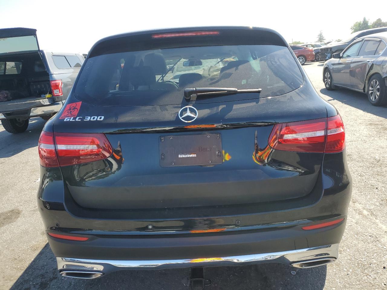 WDC0G4JB1HF140077 2017 Mercedes-Benz Glc 300