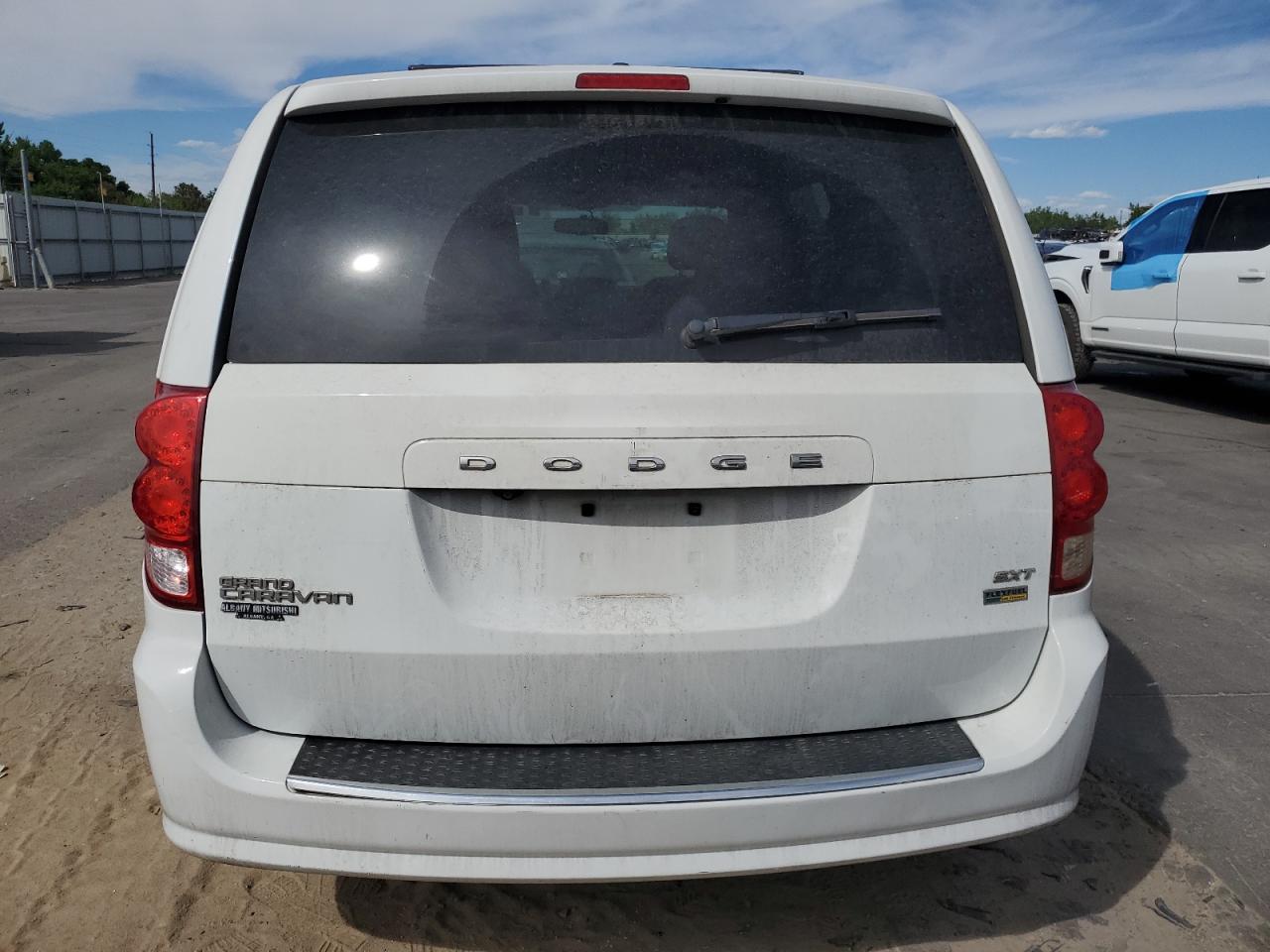 2C4RDGCGXJR239303 2018 Dodge Grand Caravan Sxt