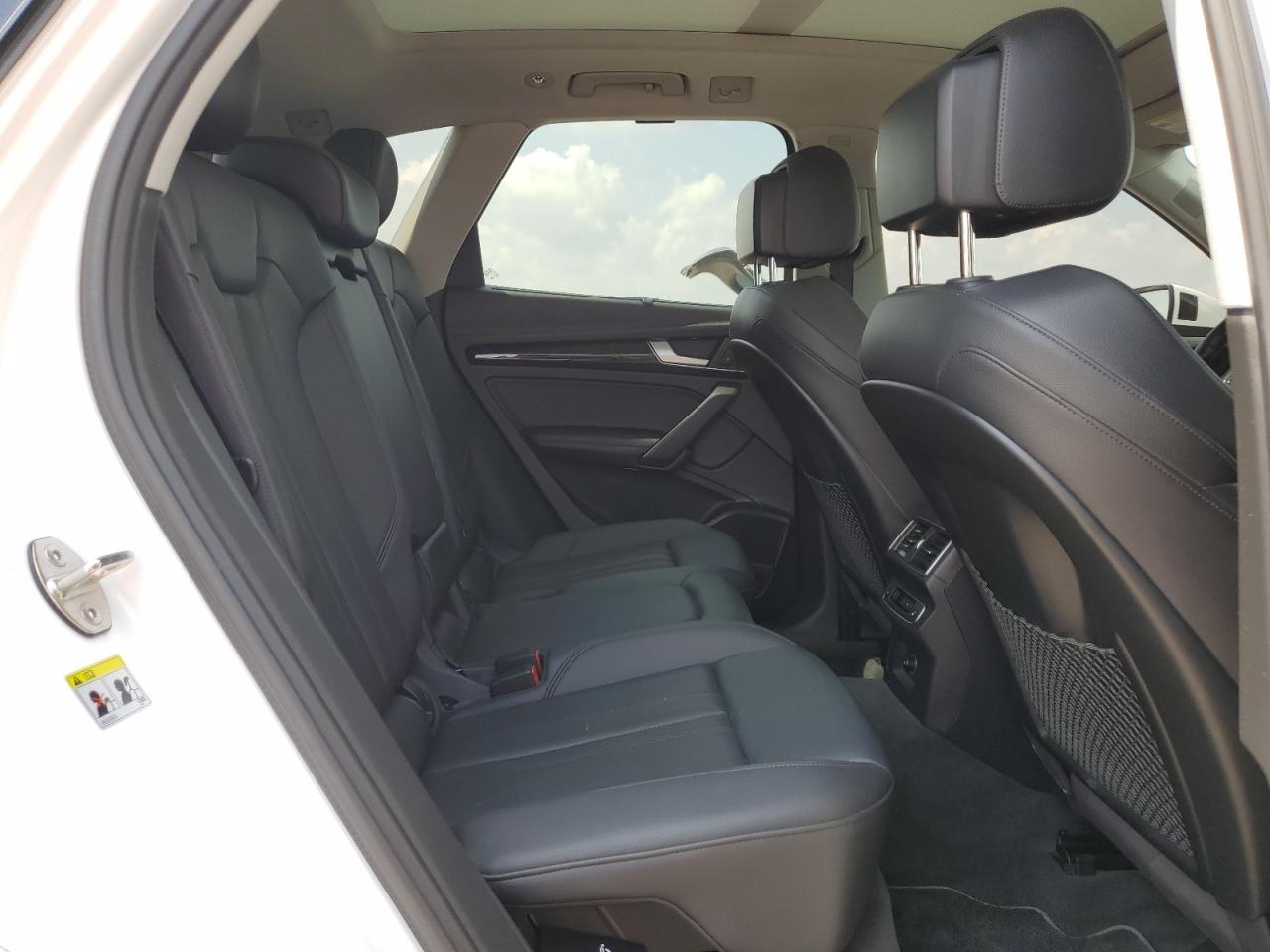 WA1CNAFY9J2053880 2018 Audi Q5 Prestige