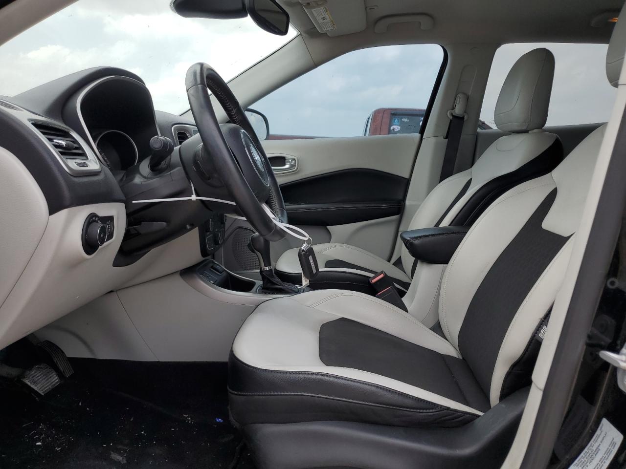 3C4NJCBB8HT668856 2017 Jeep Compass Latitude