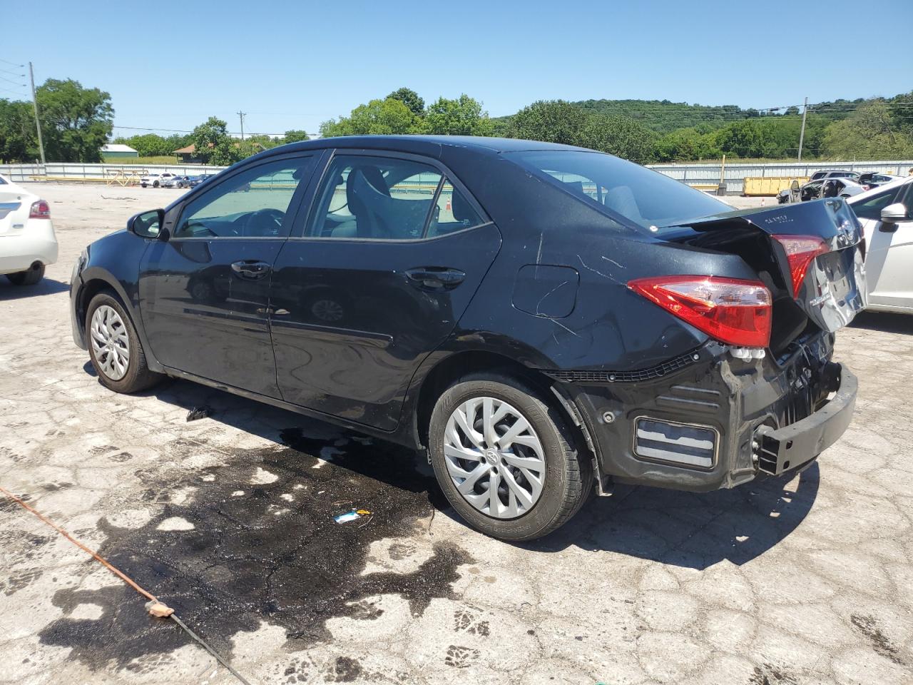 2018 Toyota Corolla L vin: 5YFBURHE3JP851637