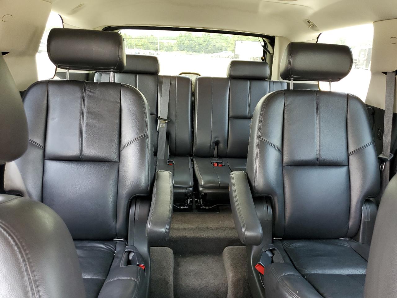 1GNMCBE39AR233189 2010 Chevrolet Tahoe C1500 Lt