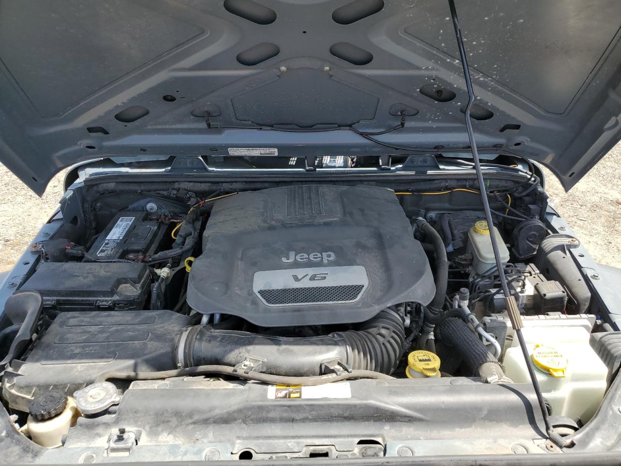 1C4BJWDG7EL172046 2014 Jeep Wrangler Unlimited Sport