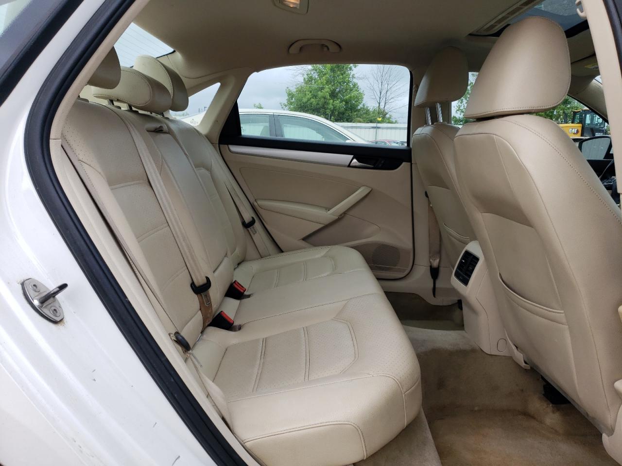 1VWBH7A38DC082452 2013 Volkswagen Passat Se