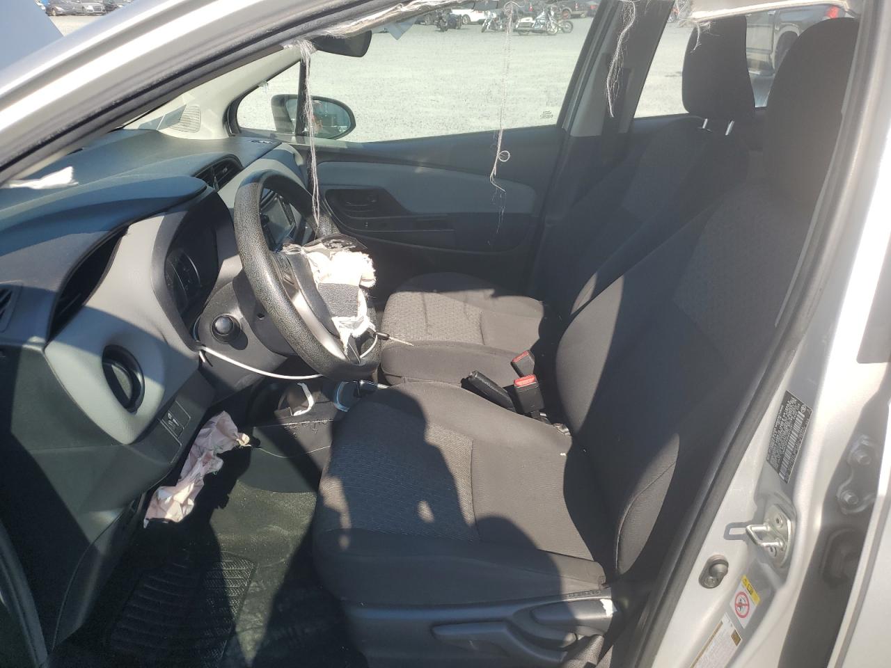 VNKKTUD33HA075297 2017 Toyota Yaris L