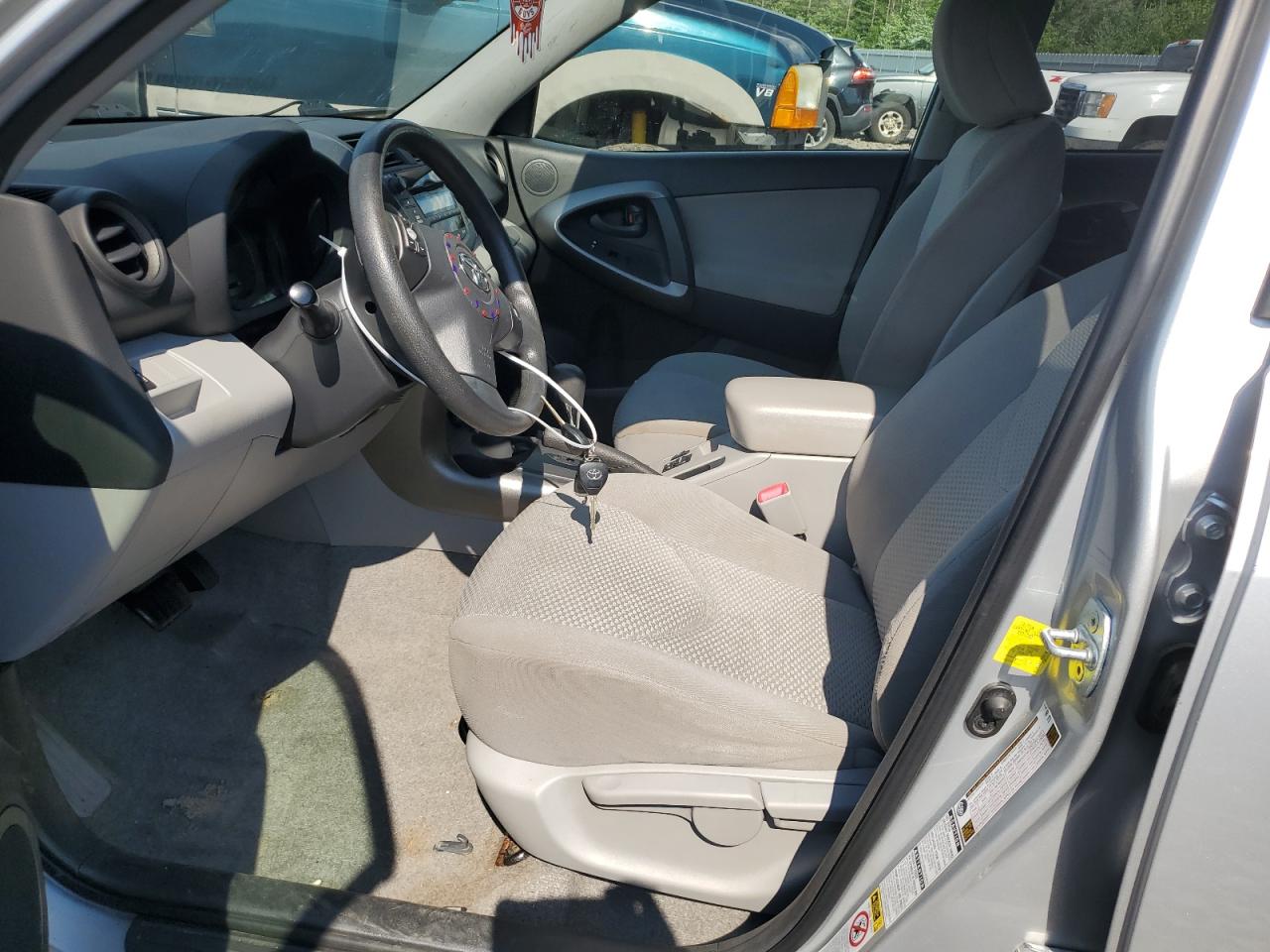 JTMBF4DV3B5047002 2011 Toyota Rav4