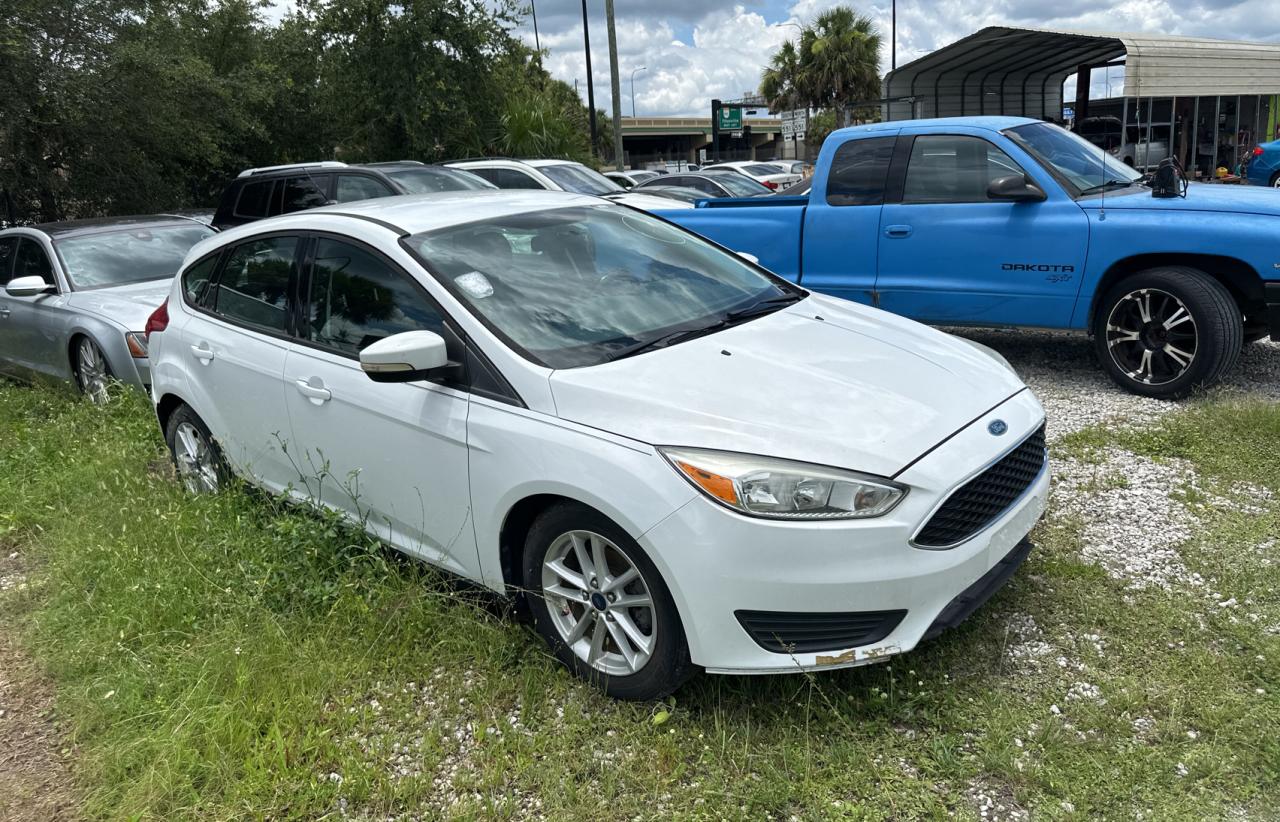 2015 Ford Focus Se vin: 1FADP3K22FL322021