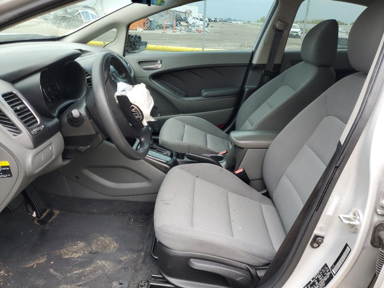 3KPFK4A79HE057937 2017 Kia Forte Lx