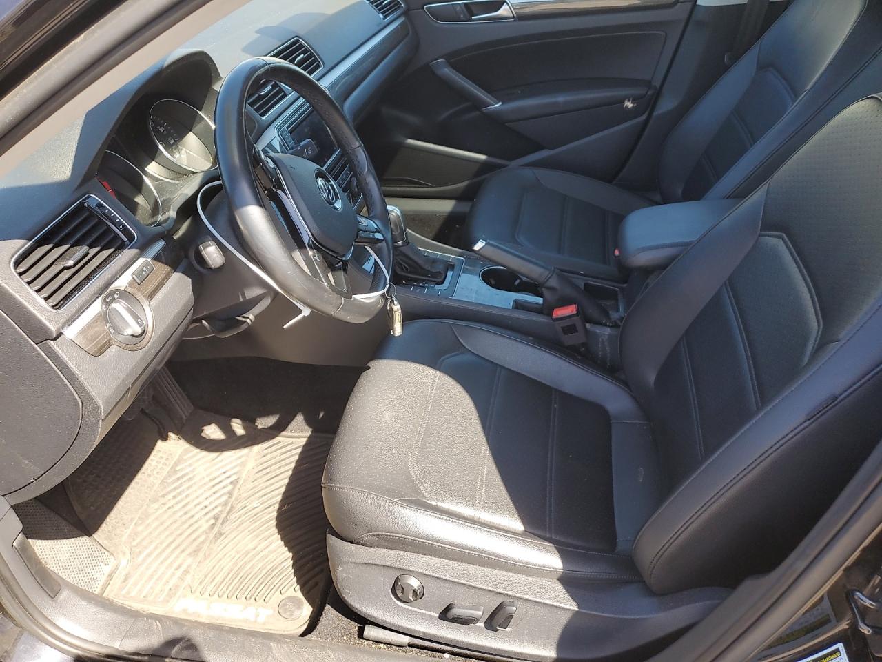 1VWGT7A36HC042140 2017 Volkswagen Passat Se