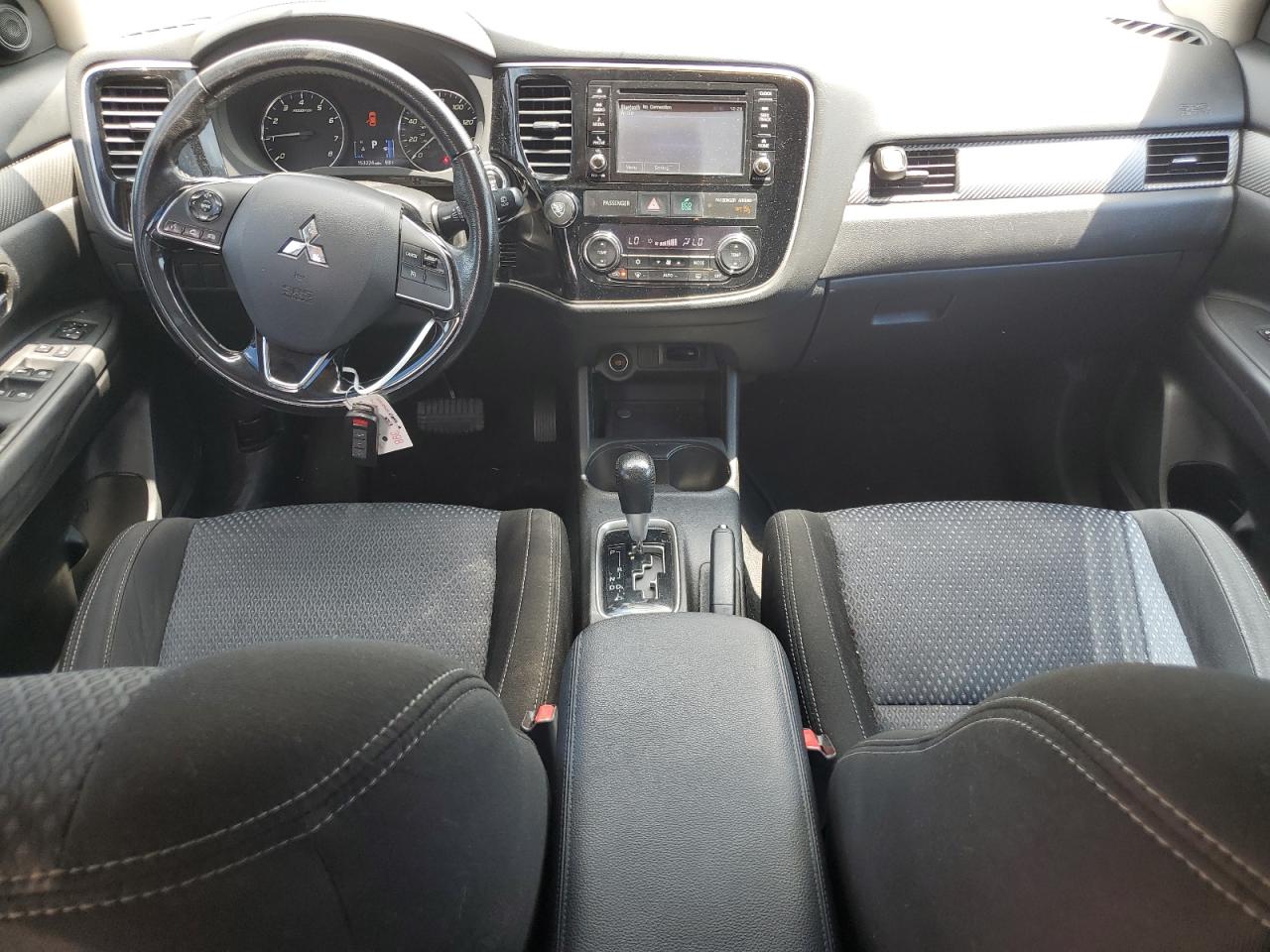 JA4AD3A31GZ018929 2016 Mitsubishi Outlander Se