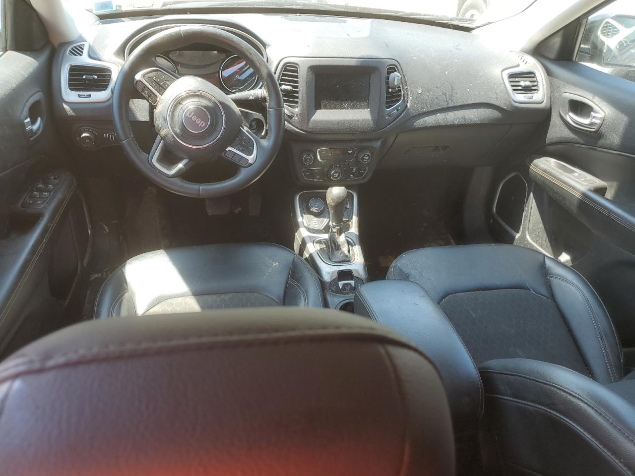 3C4NJDBBXKT595776 2019 Jeep Compass Latitude