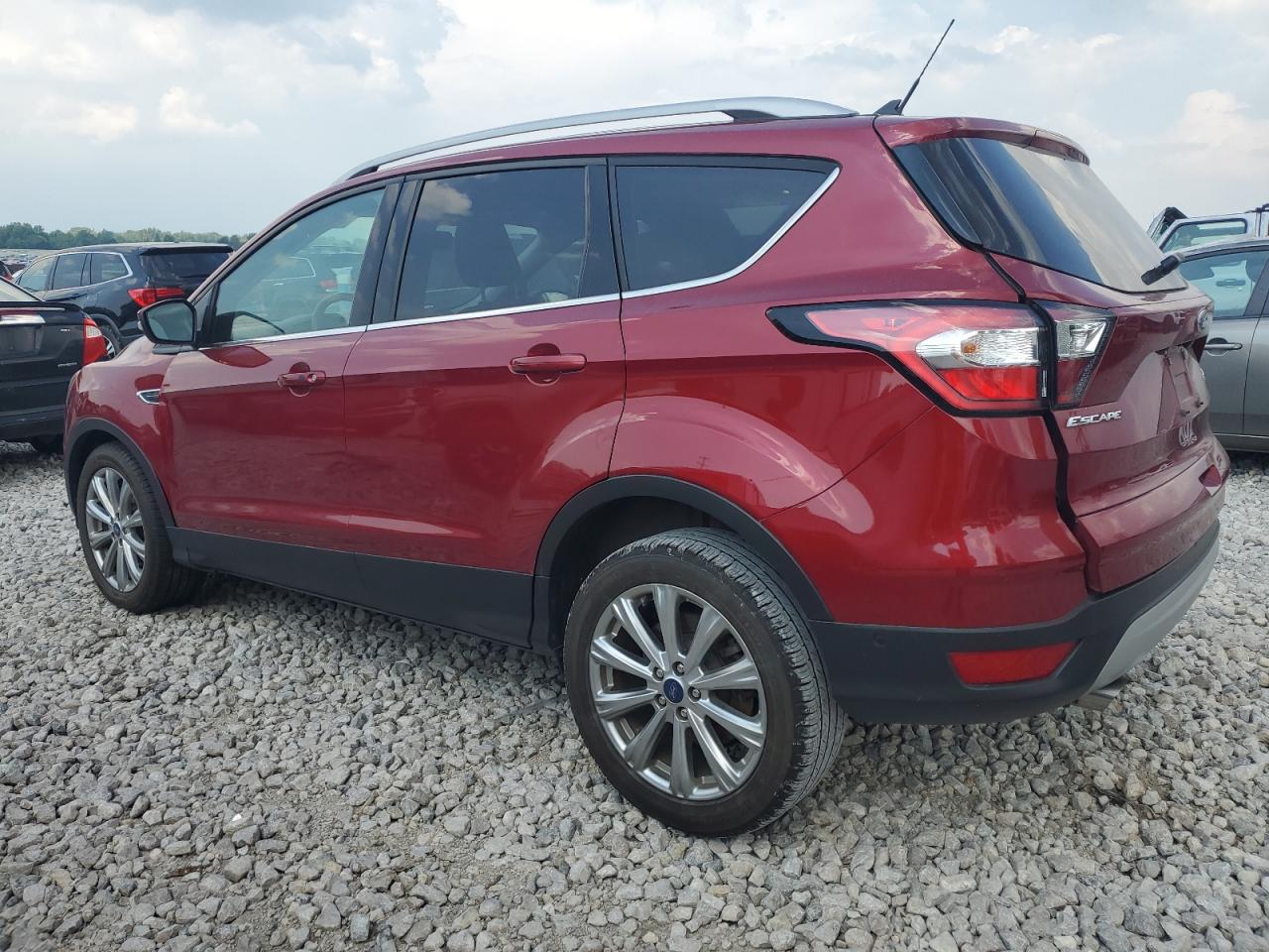 1FMCU0J9XJUC32237 2018 Ford Escape Titanium