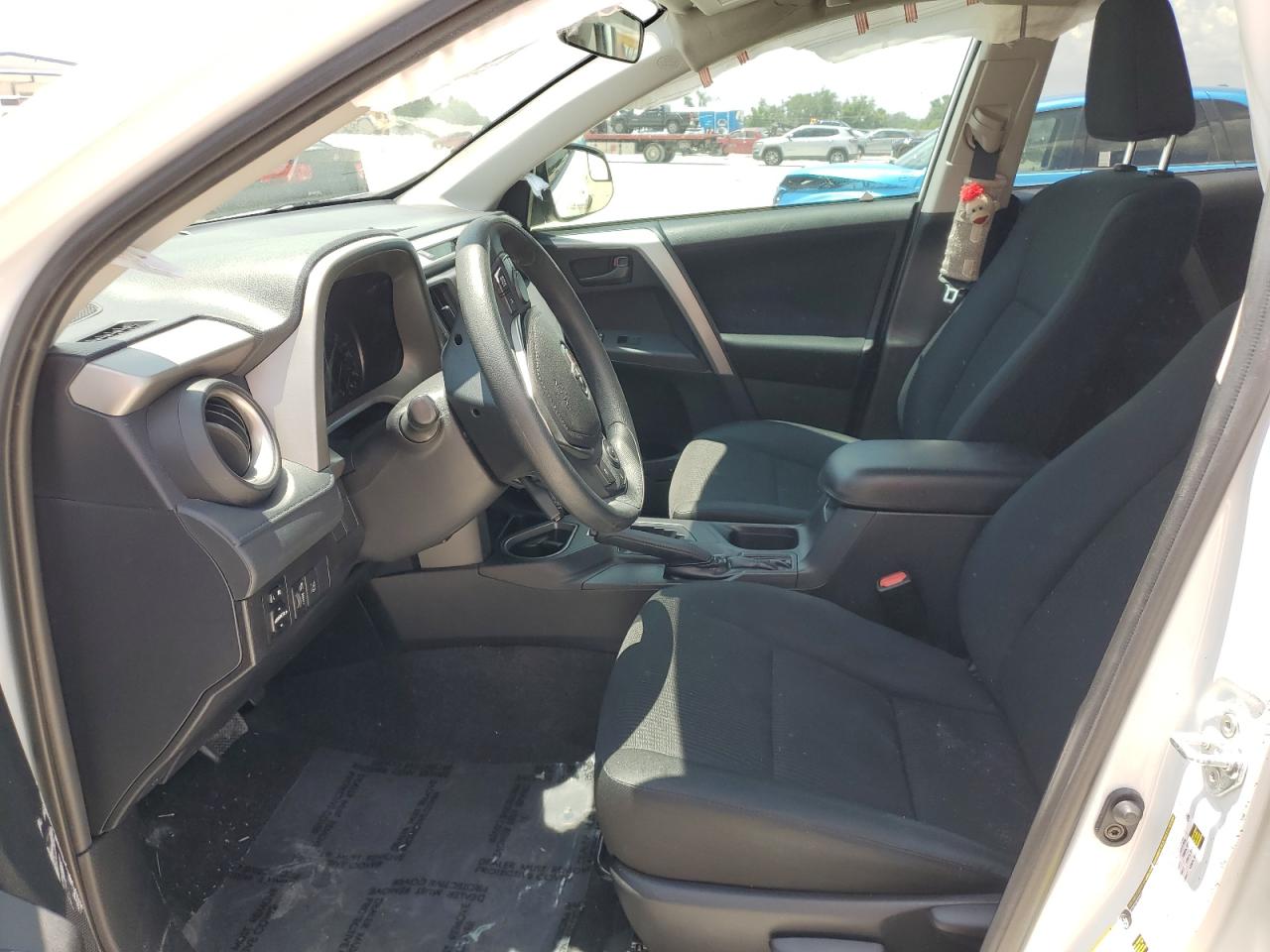 2T3ZFREV1HW388068 2017 Toyota Rav4 Le